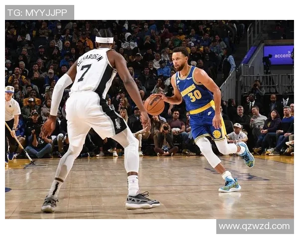 勇士队主场大胜马刺，库里生涯三分数超越雷阿伦